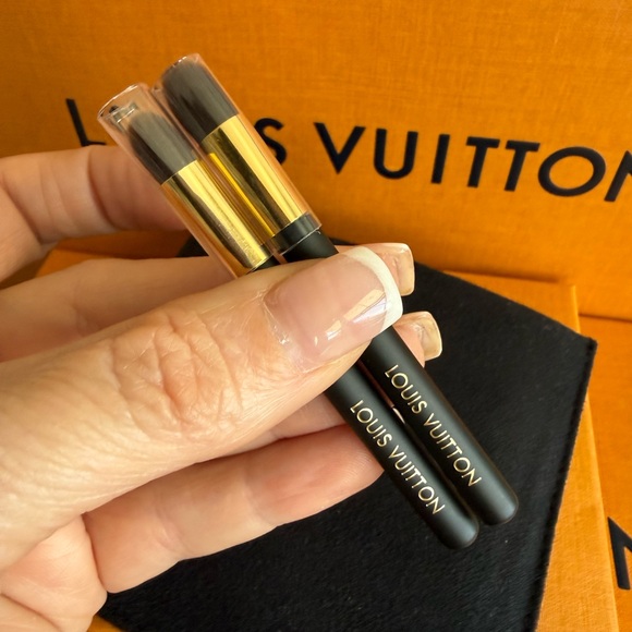 💋NEW💋Louis Vuitton Black compact pouch. - Picture 7 of 8